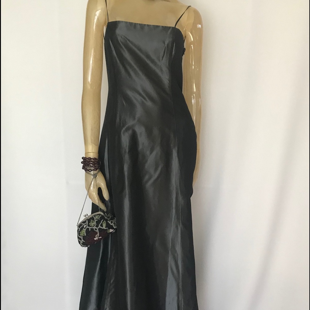 LAUNDRY by Shelli Segal silk deep V-back gown sz 6